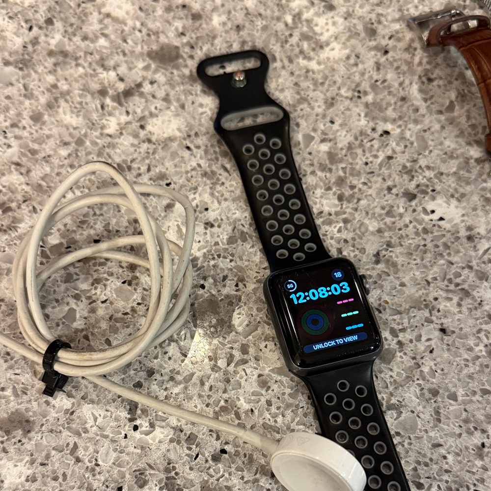 Apple Watch Series 3, 38mm with 11 Bands - Picture 4 of 4